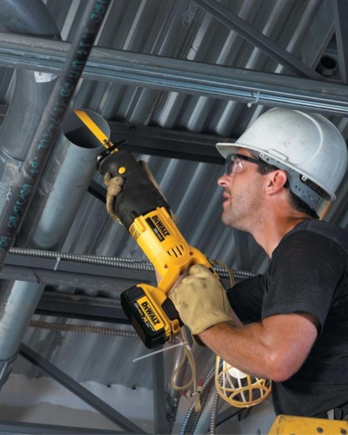 Sierra Sable Inalámbrica Dewalt Dcs380b-b3 Sin Baterías-3