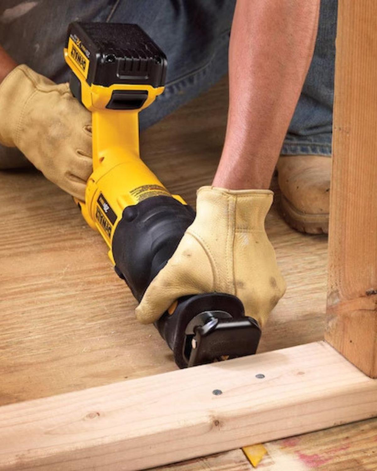 Sierra Sable Inalámbrica Dewalt Dcs380b-b3 Sin Baterías-5