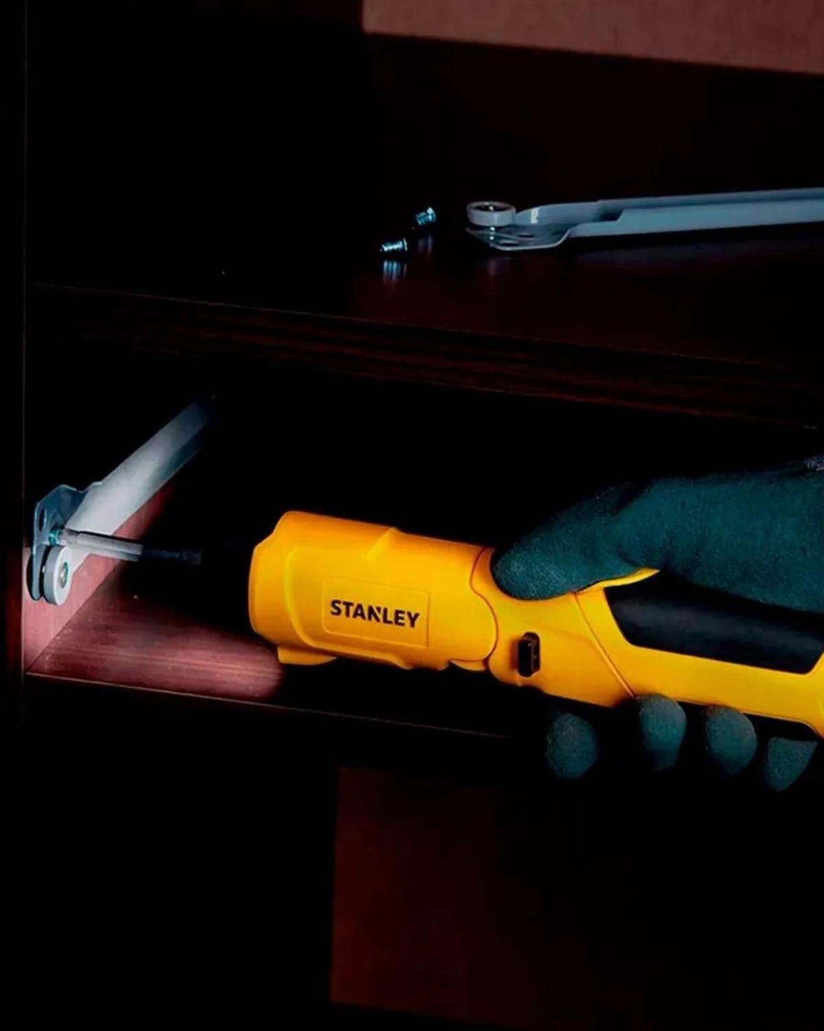 Atornillador Inalámbrico 4v + 30 Accesorio Stanley Scs4k-b2c-2