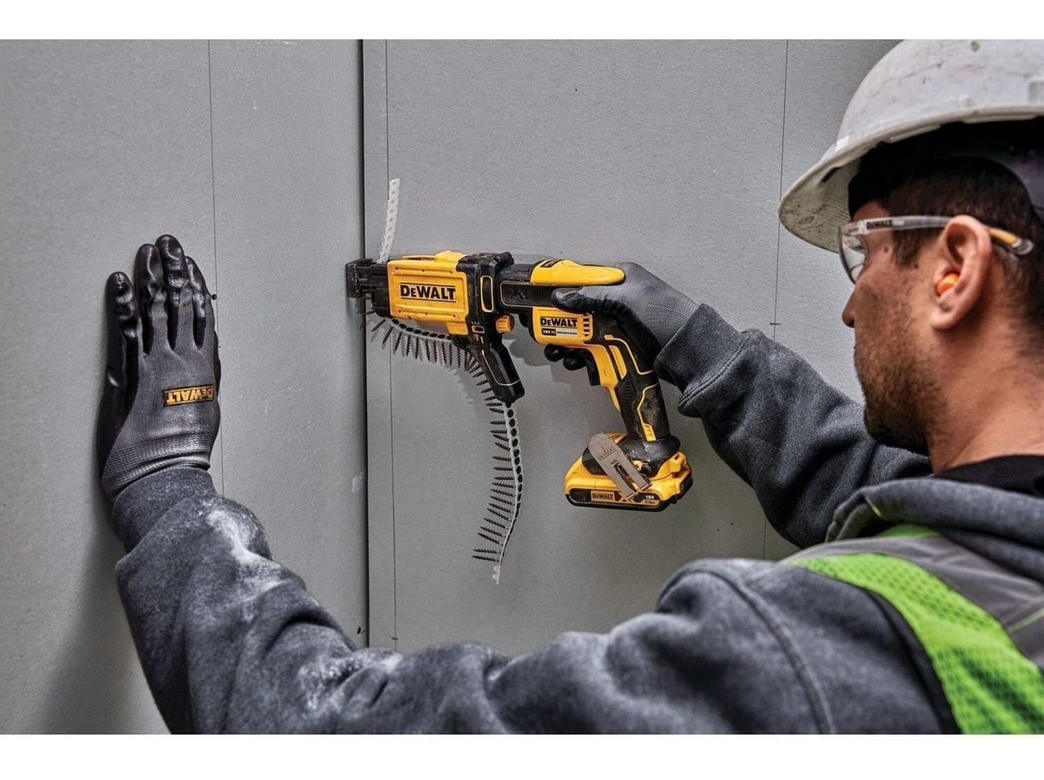 Cargador Rápido Para Tornillos En Cinta Dewalt Dcf6202-4
