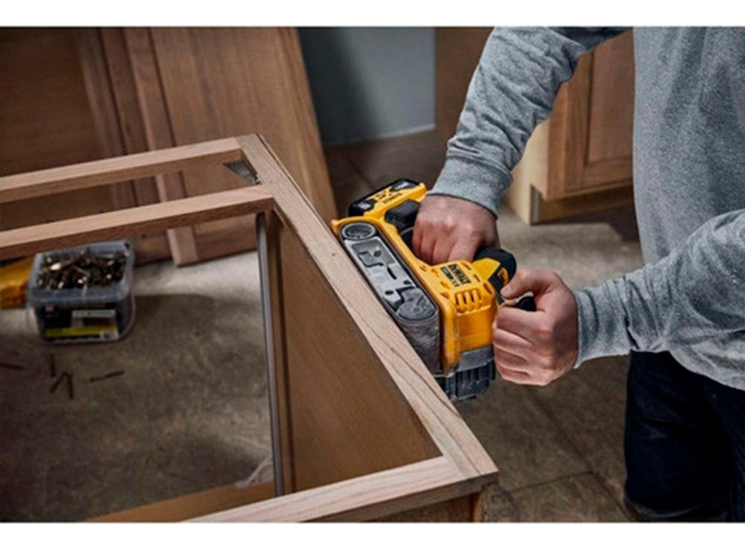 Lijadora De Banda Inalam. Dewalt Dcw220b-b3 - Sin Baterías-5