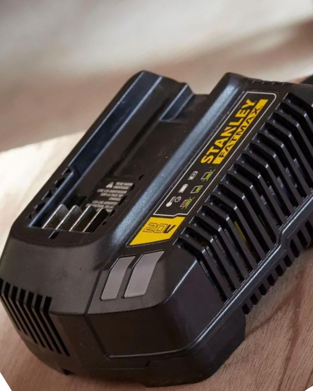 Cargador De Batería 20v 4ah Stanley SC400-B2-2