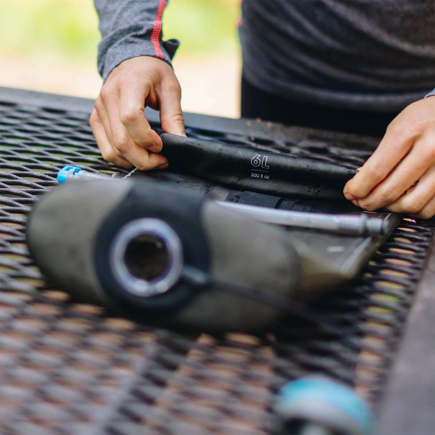 Botella Flexible Hydrapak Seeker 6 Litros Mammoth Grey-5