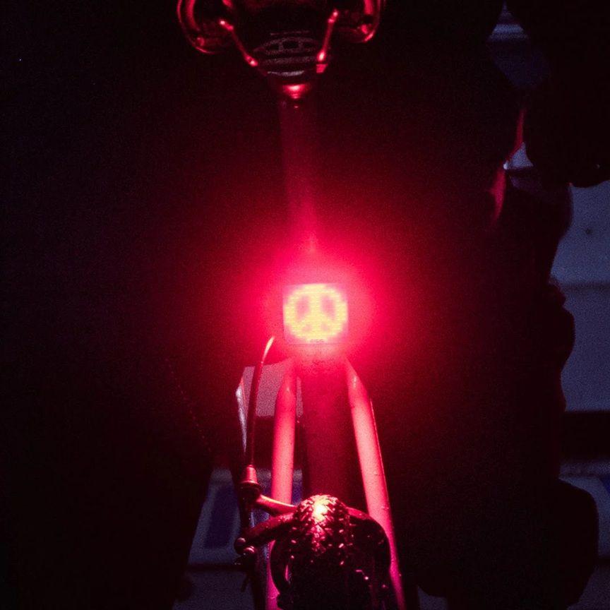 LUZ TRASERA KNOG BLINDER PEACE 13381-5