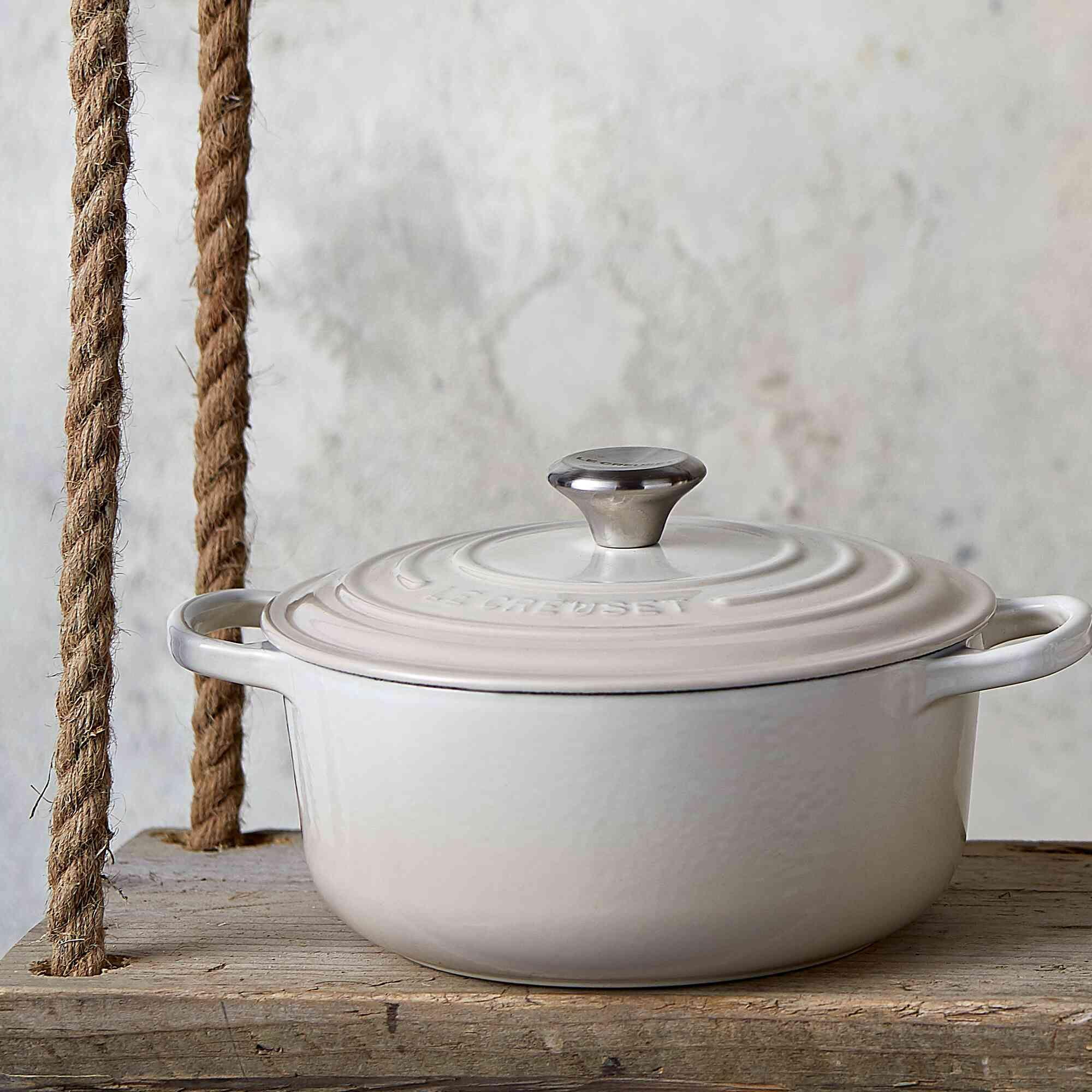 Le Creuset Cocotte Redonda 28cm Meringue Hierro-4