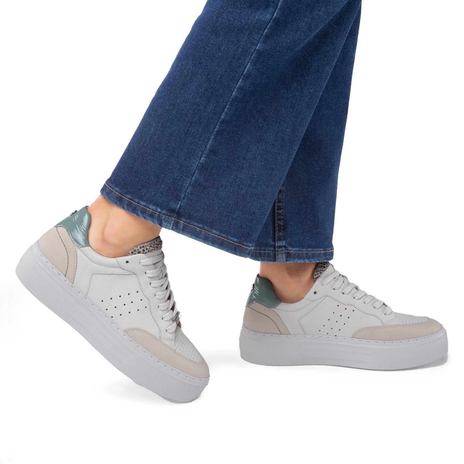 Zapatilla de cuero mujer Gacel blanco Regina-1