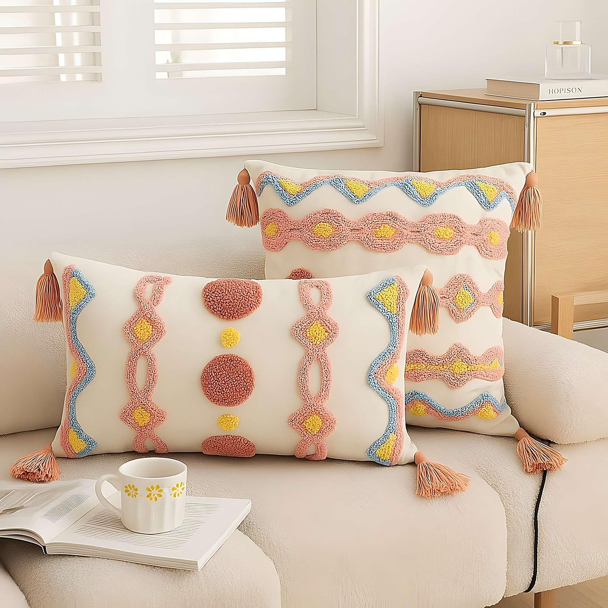 KIT DE 2 FUNDAS DE COJIN BORDADA 1 DE 45X45 CM Y 1 DE 30X50 CM F2-2