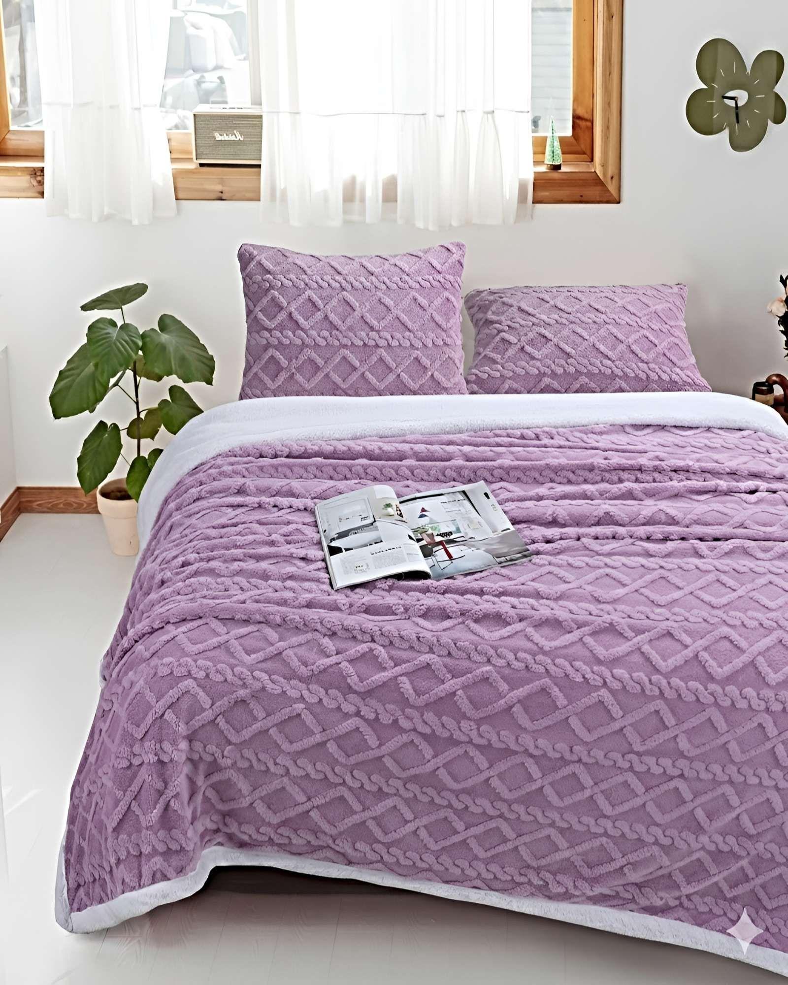 FRAZADA TEXTURIZADA CON SHERPA 1,5 PLAZA LILA-3