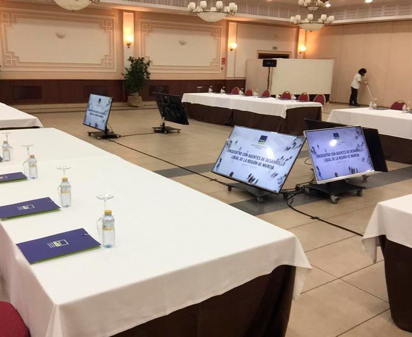 Pedestal carro bajo para TV 23" a 65" Conferencias - Pantallas Interactivas-6