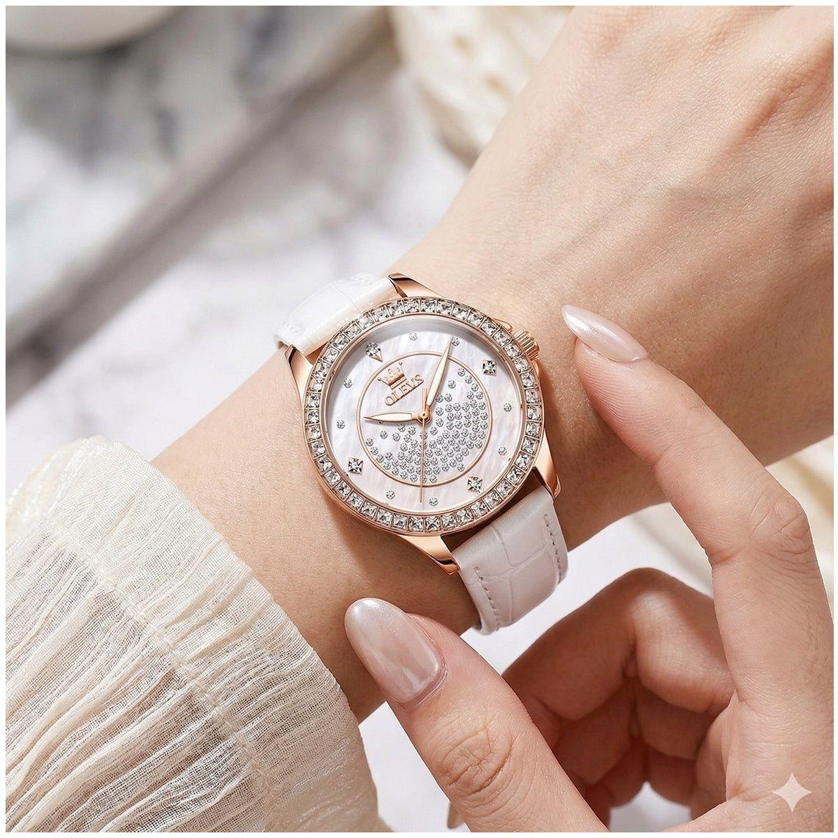 Reloj de Mujer Elegante de Cuarzo Cristales Decorativos Correa Blanca Texturizada y Esfera Luminosa-3