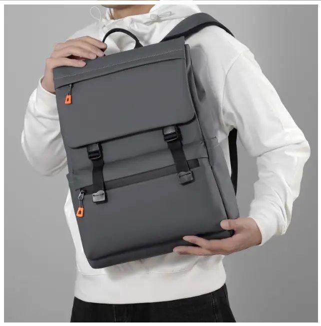 Mochila Premium Impermeable con Puerto USB y Diseño Elegante Negro-3