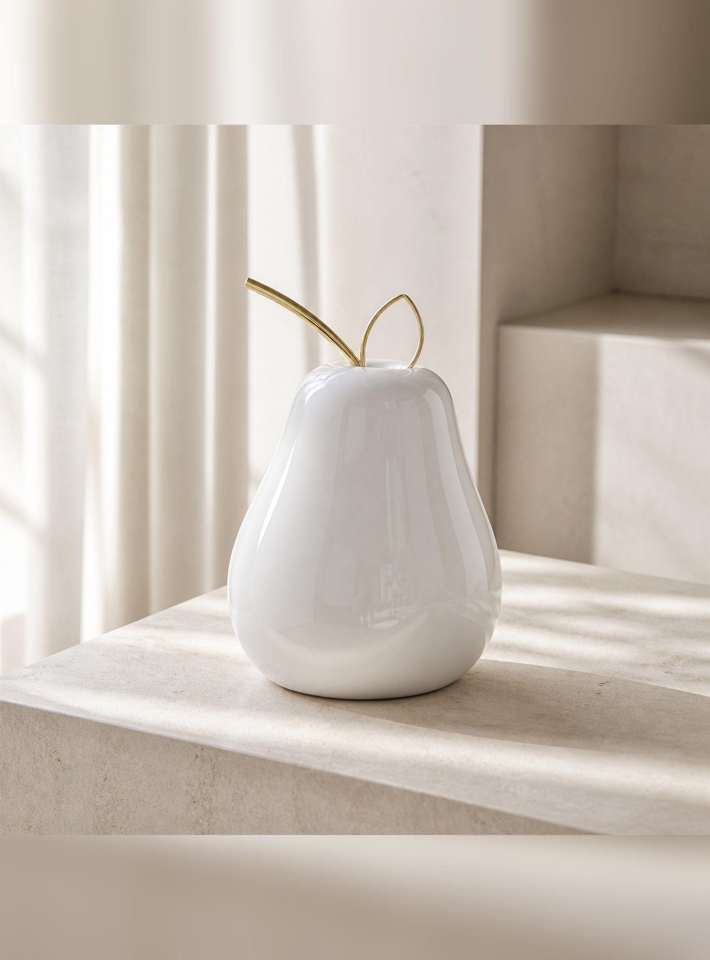 Figura Decorativa Pera de Cerámica Blanca con Detalle Dorado-5