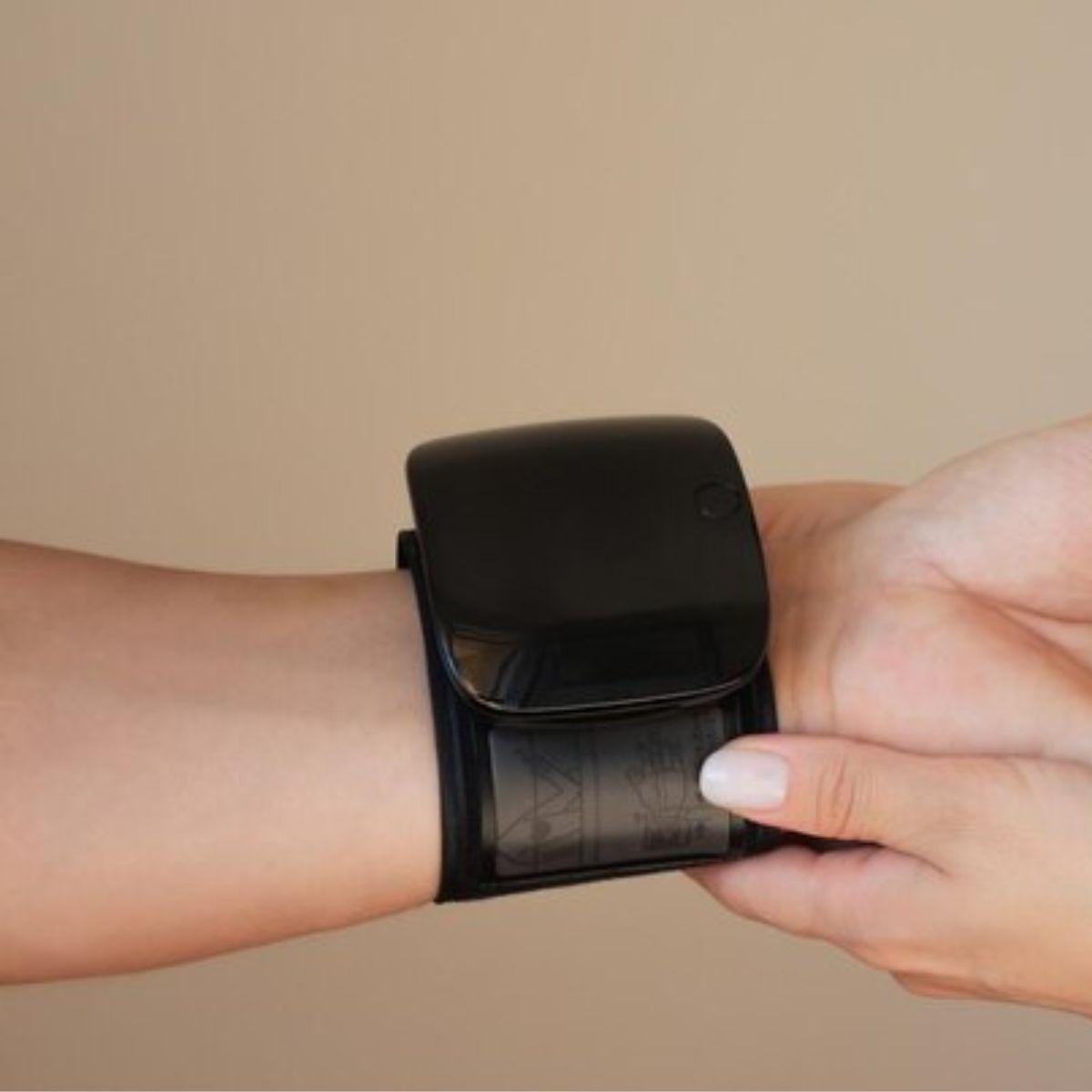 TENSIOMETRO DIGITAL DE MUÑECA RECARGABLE MONITOR LAU-8