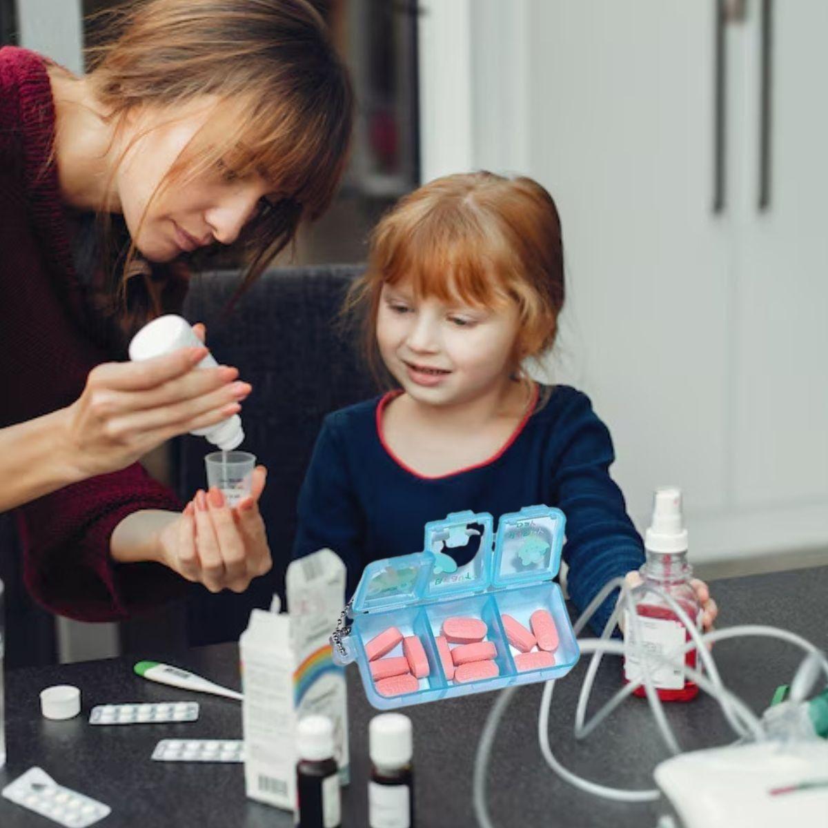 SET 8 PASTILLERO MINI DIBUJOS ANIMADOS 3 COMPARTIMIENTOS LAU-9