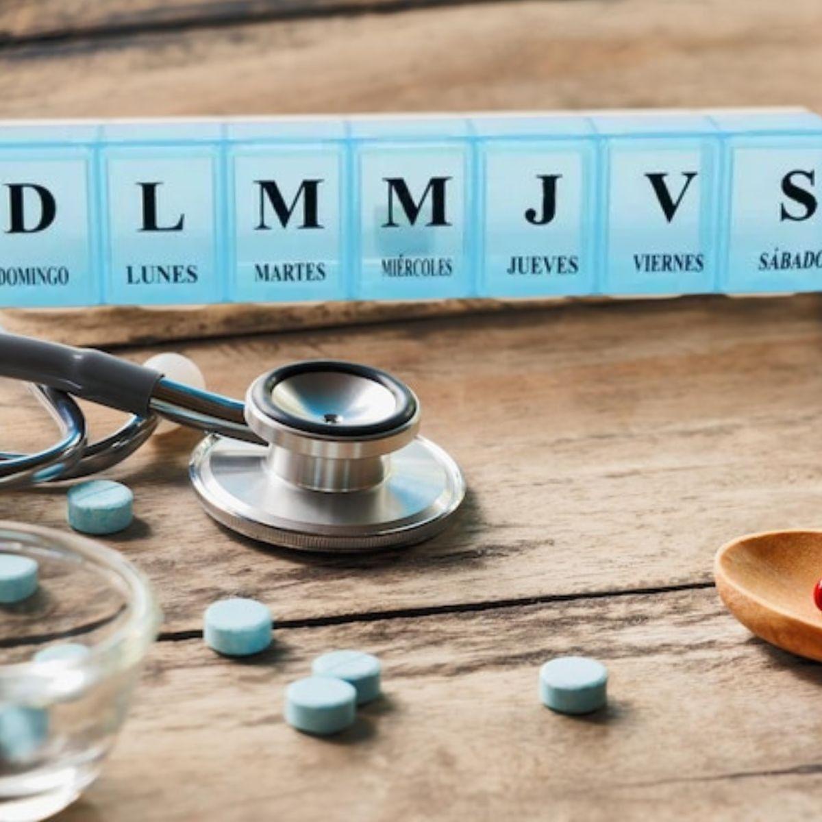 SET 8 PASTILLERO ORGANIZADOR DIARIO 7 DIAS SEMANAL LAU-4