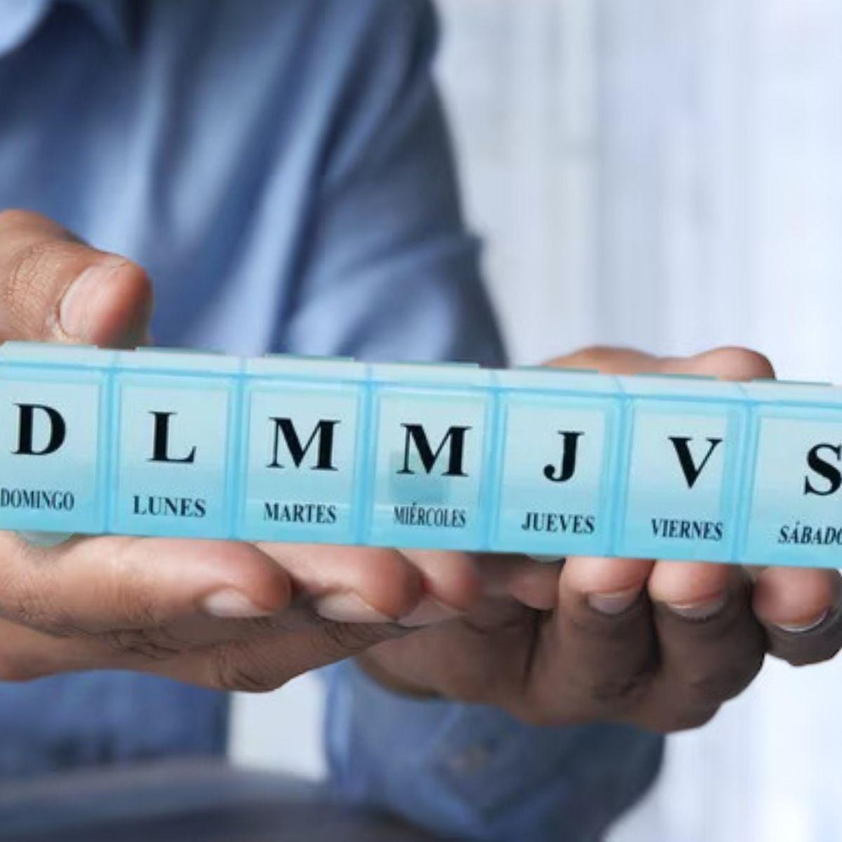 SET 8 PASTILLERO ORGANIZADOR DIARIO 7 DIAS SEMANAL LAU-9