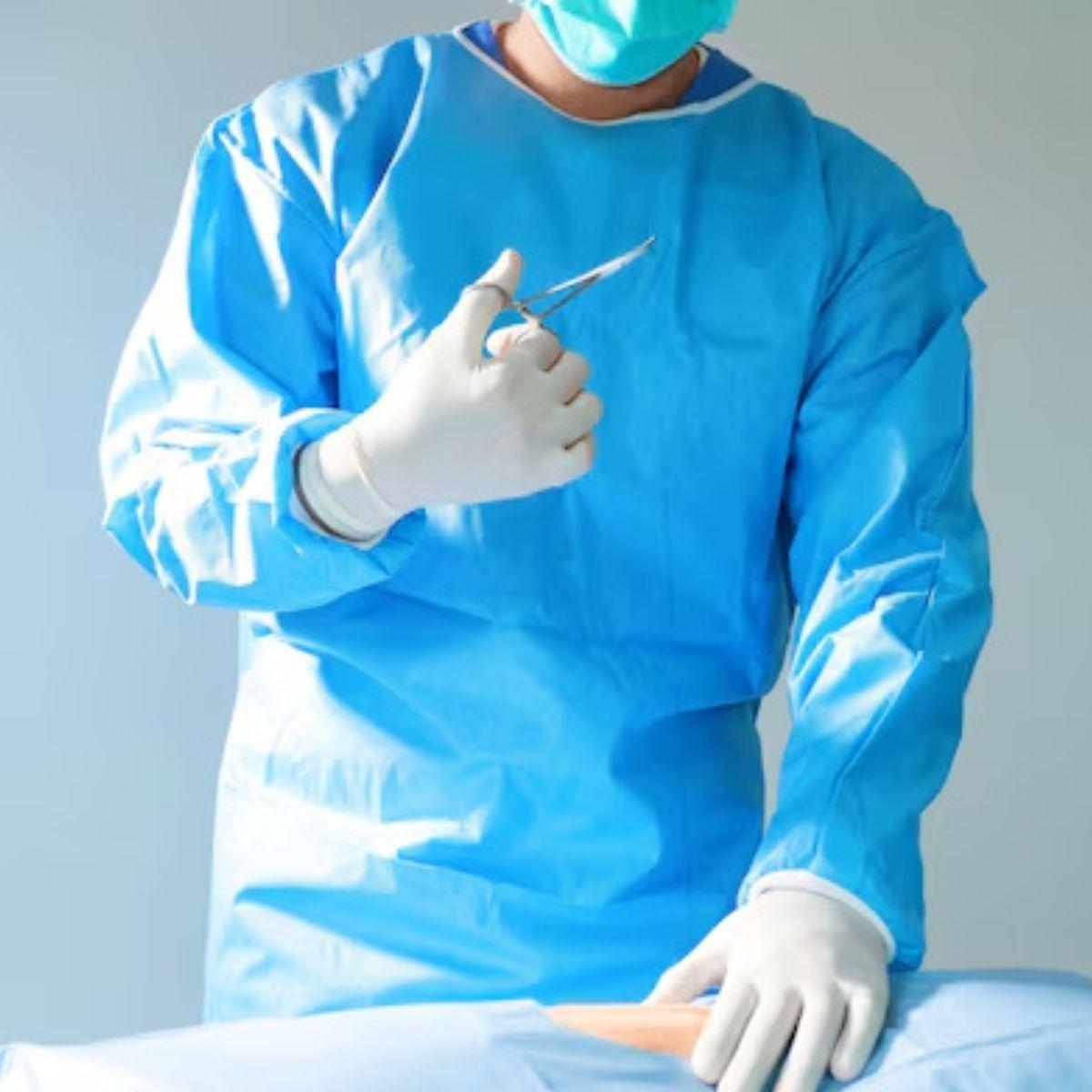 PACK 10 BATAS QUIRURGICAS DESECHABLE USO MEDICO SALUD LAU-2