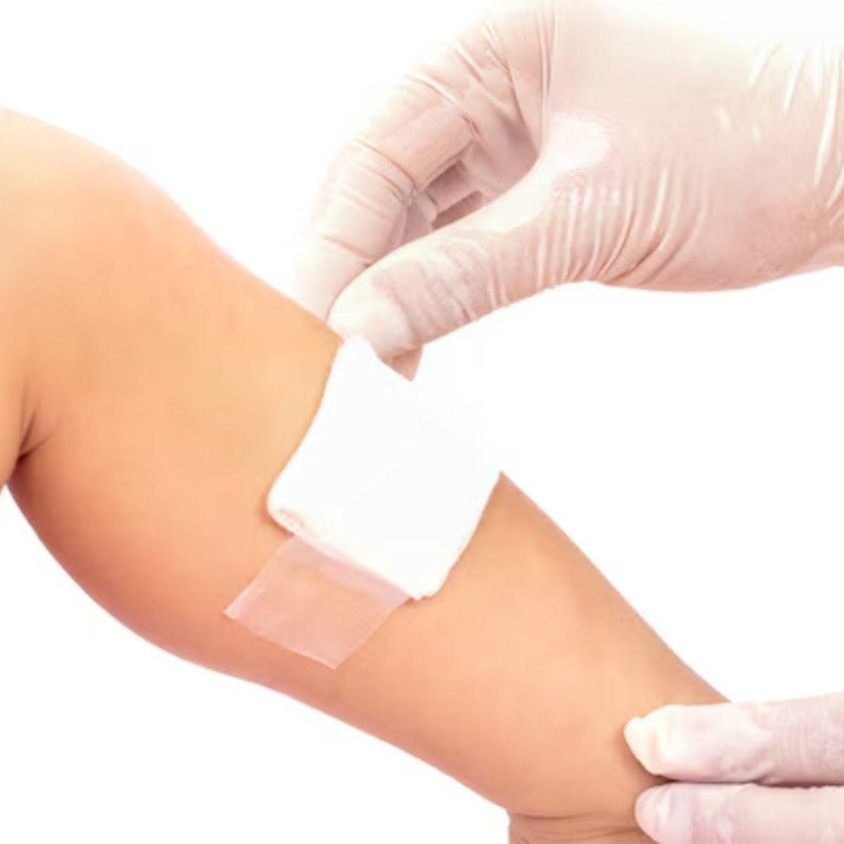 PACK CINTA ADHESIVA PLASTICA USO MEDICO 2,5CMX5M LAU-2