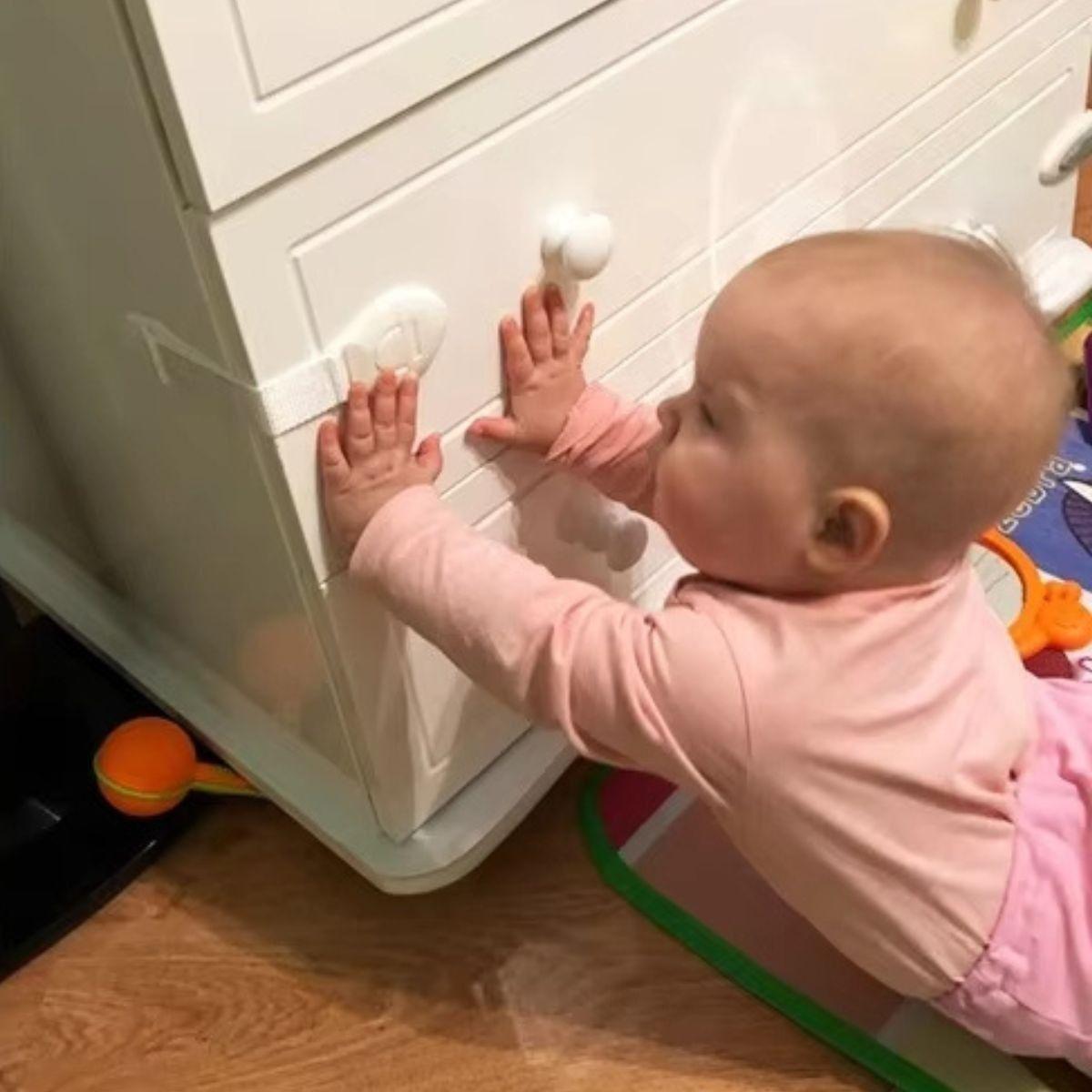 SET 8 CERRADURAS DE SEGURIDAD ADHESIVA CAJONES PUERTAS LAU-7