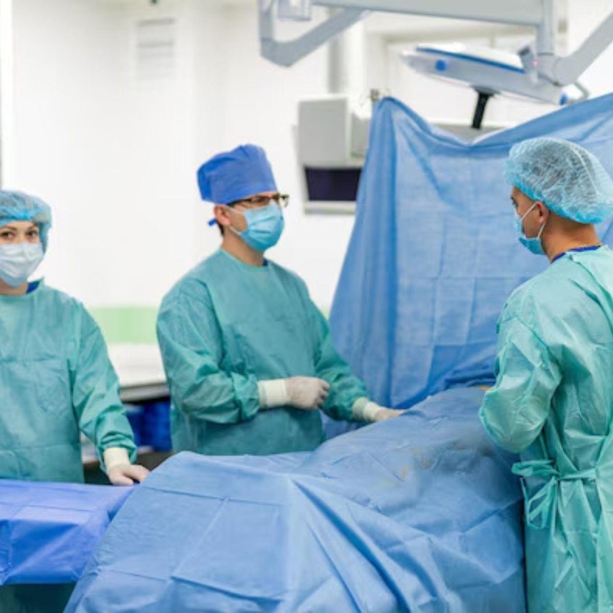 PACK 100 SABANA DESECHABLE IMPERMEABLE CAMILLA 80X180CM LAU-2