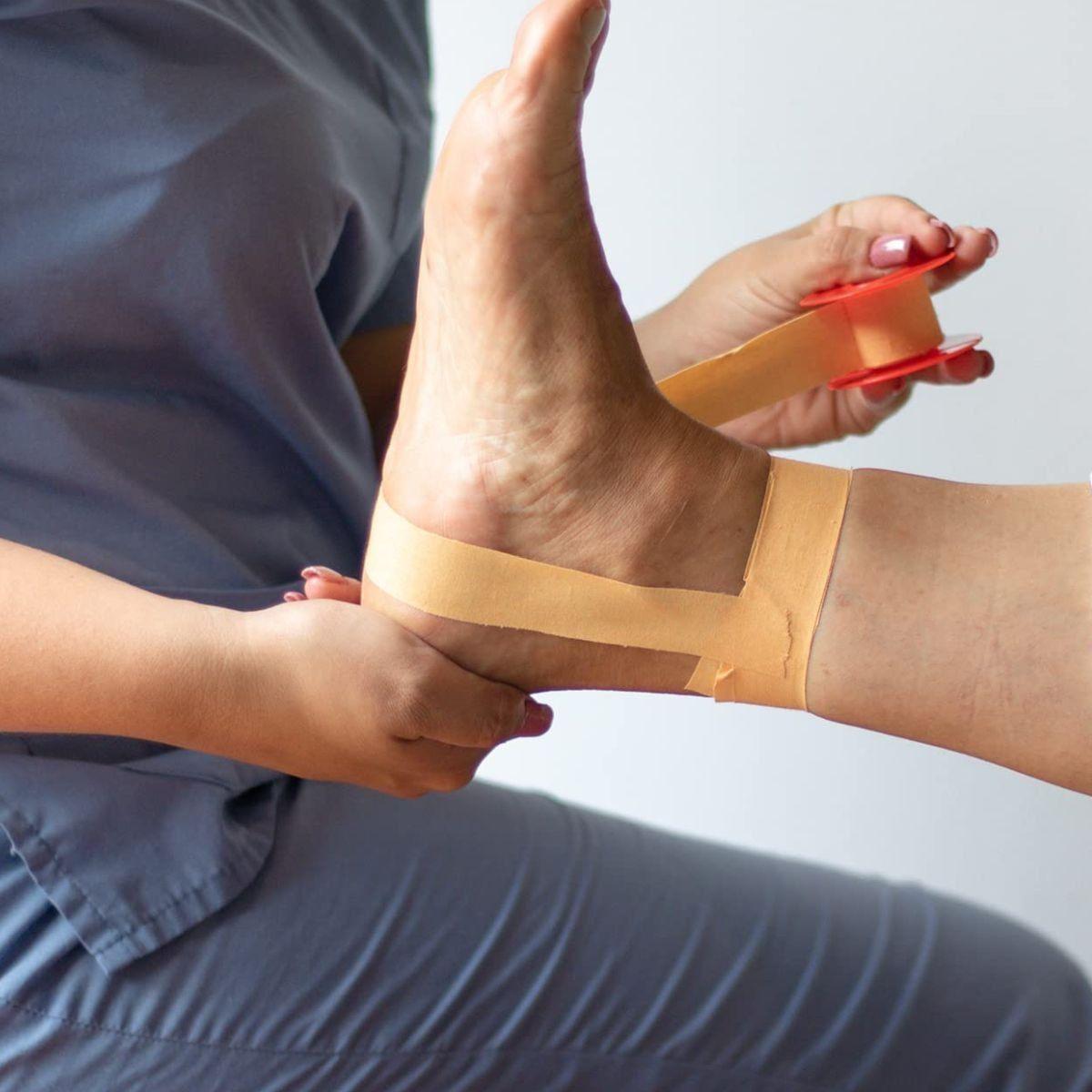 PACK DE 12 VENDAS ADHESIVA ALGODÓN 1,25CMX5M USO MEDICO LAU-5