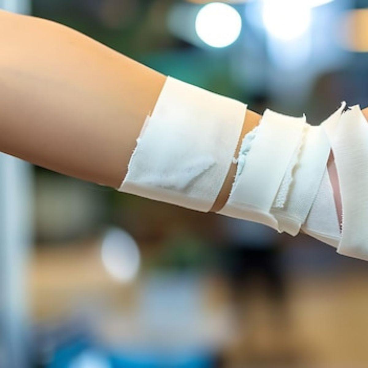 PACK DE 5 CINTAS ADHESIVAS MICROPOROSA 5CMX5M USO MEDICO LAU-2