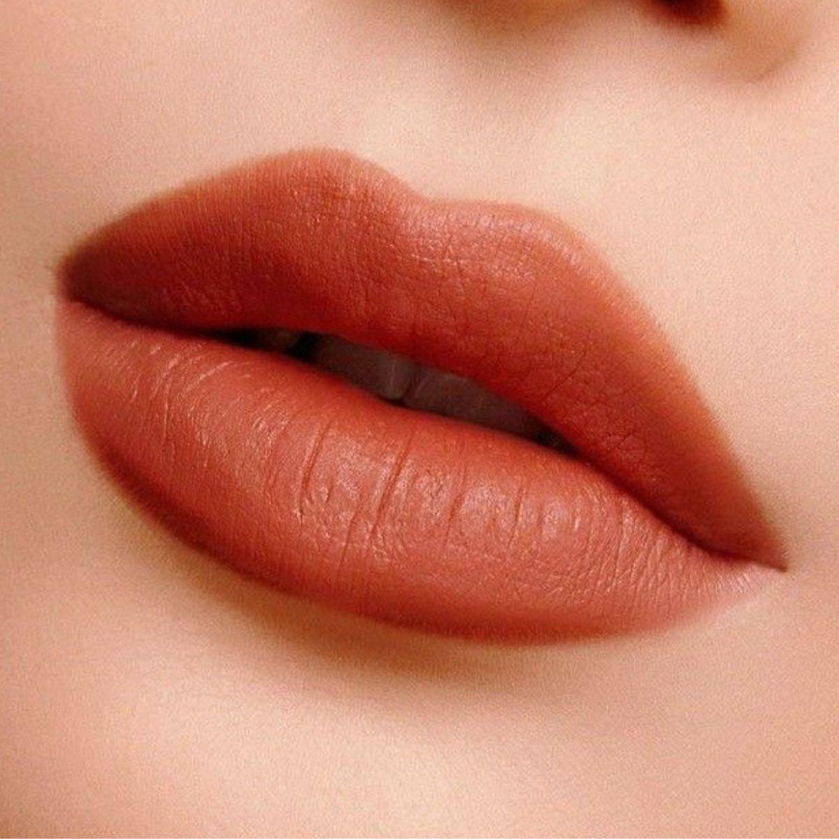 PAQ 24 LABIALES EN BARRA EFECTO MATE 12 TONOS ELEGANTE LAU-5