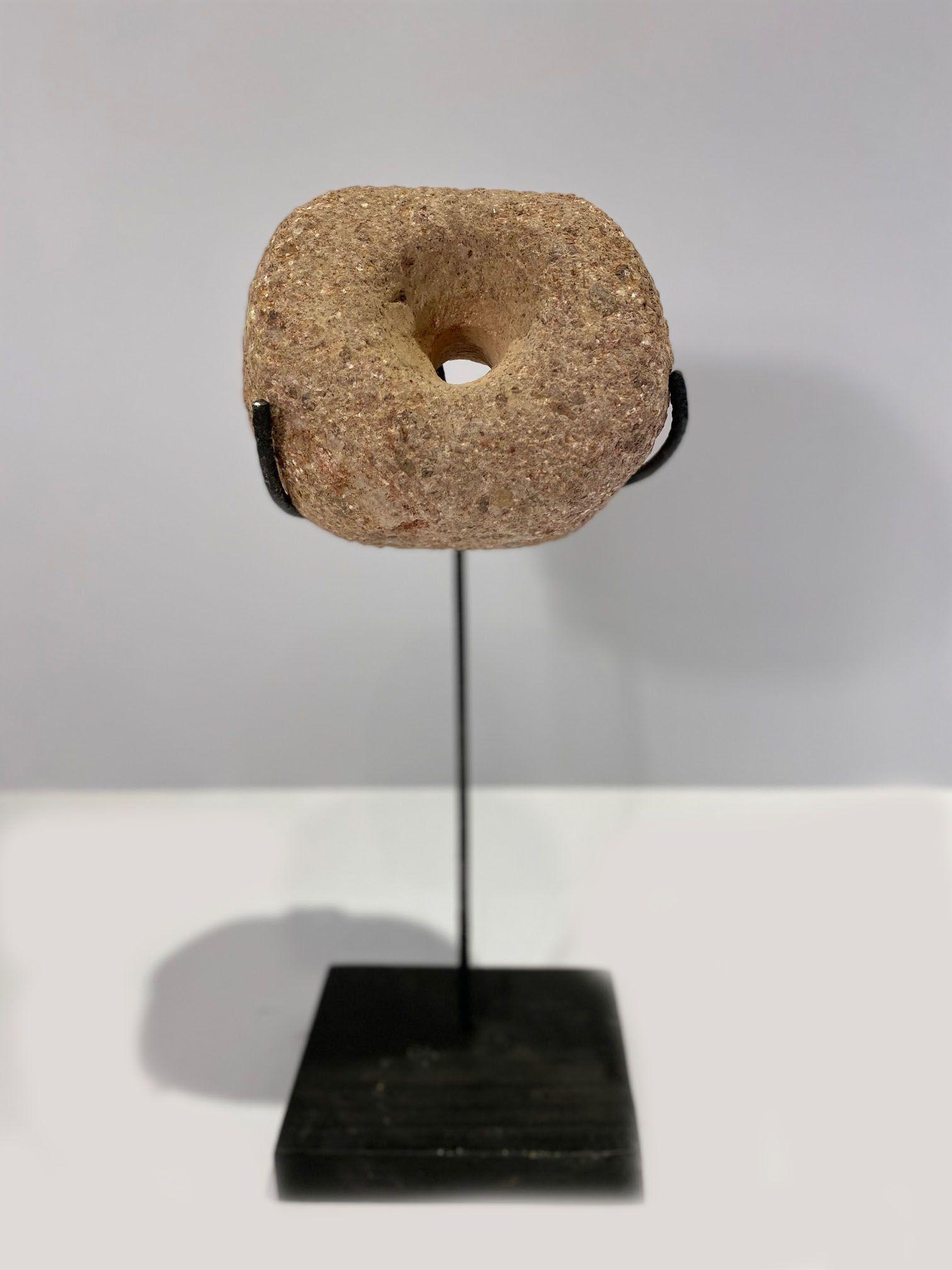 Escultura Piedra Horadada Roja-0