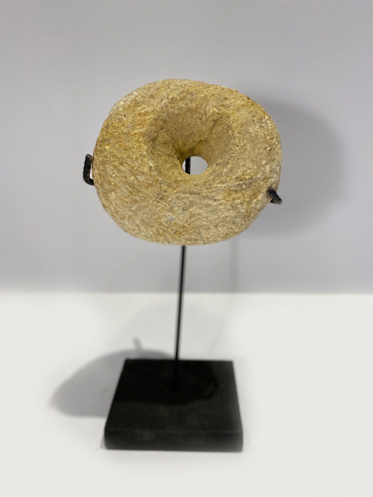 Escultura Piedra Horadada Amarilla-0
