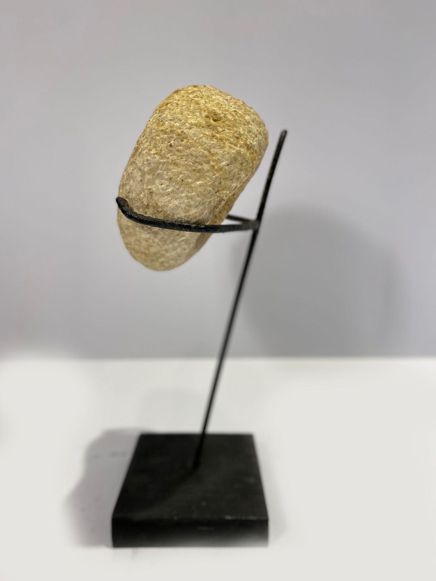 Escultura Piedra Horadada Amarilla-2