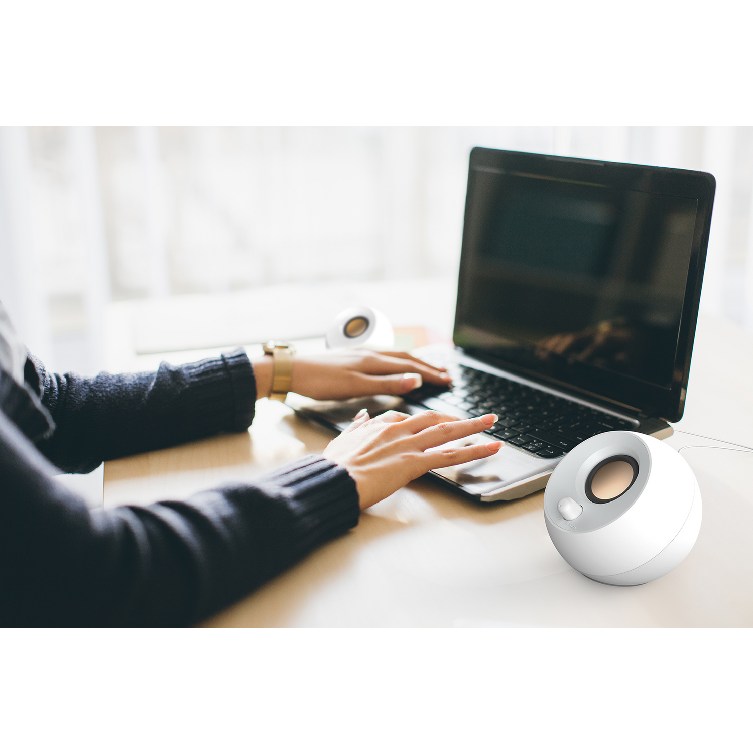 Parlante Creative Pebble Blanco-5