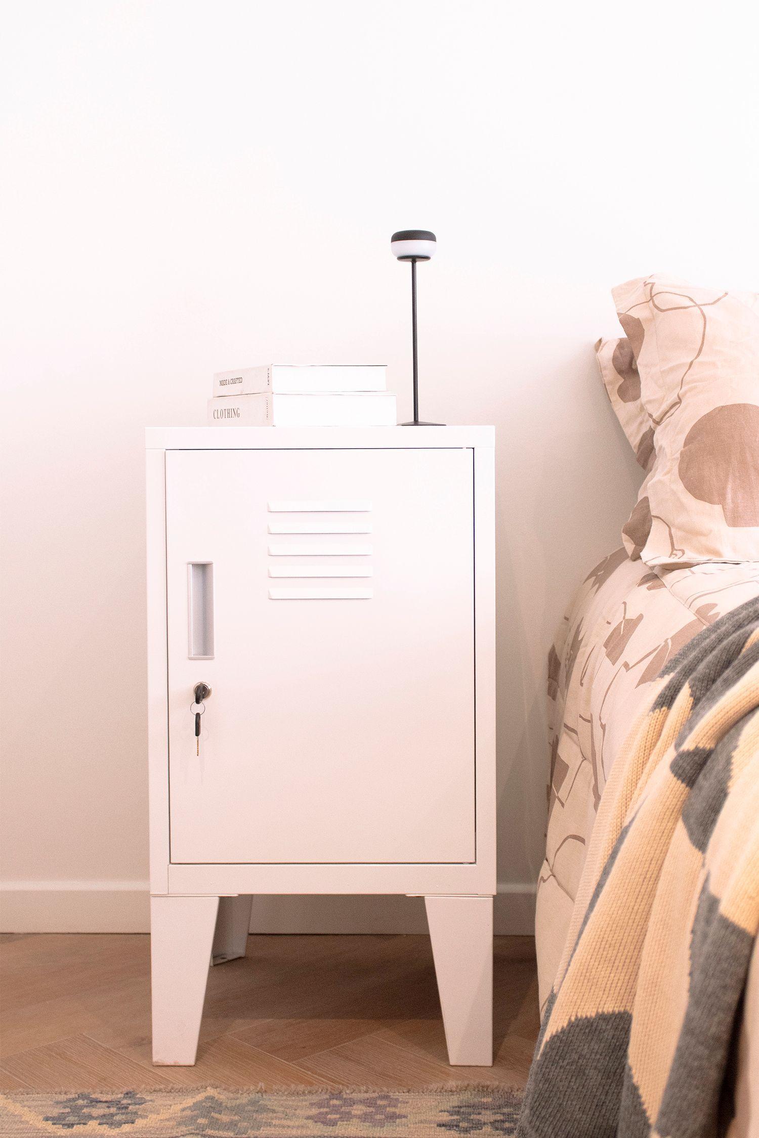 Velador metálico estante con llave blanco Mobitat-3