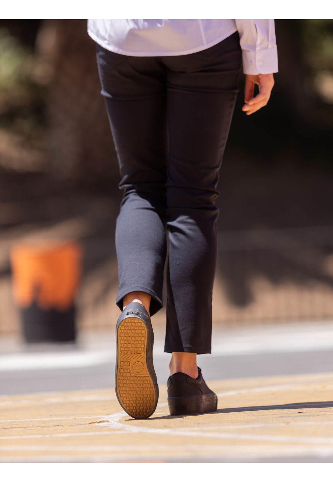 Zapatilla Escolar Wave Negro Mujer Maui and Sons-4