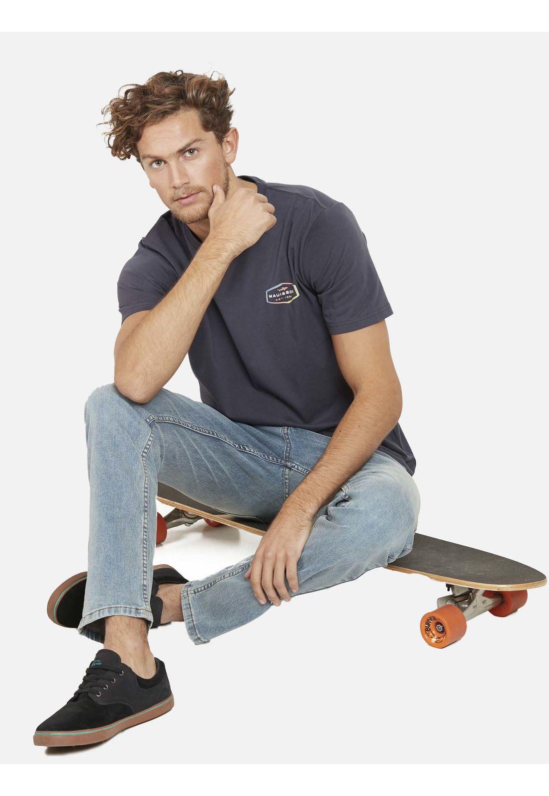 Polera RETRO BADGE Hombre Gris Oscuro Maui and Sons-3