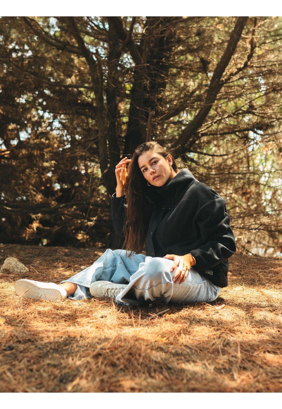 Poleron Polar Ecru Negro Mujer Maui And Sons-3