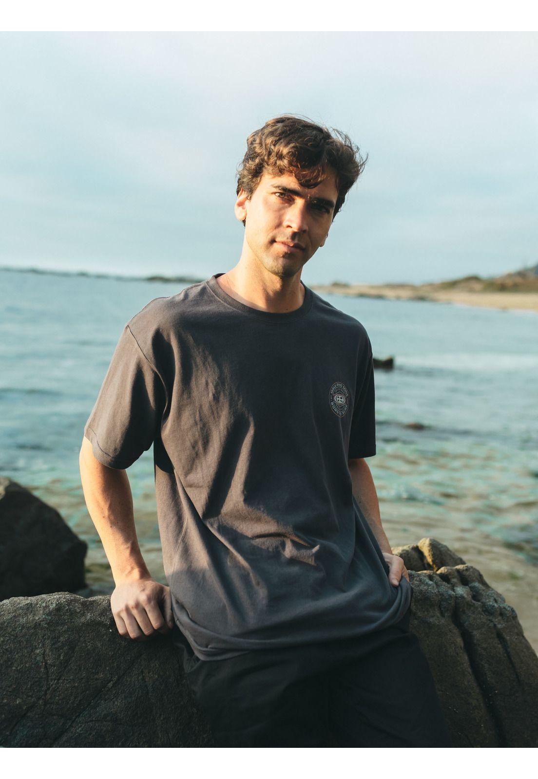 Polera MC Oval Seal Gris Hombre Maui And Sons-3