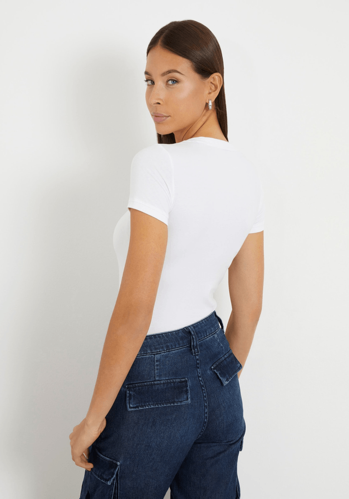 Polera Guess Mujer Ss Vn Mini Triangle Tee Blanco-2