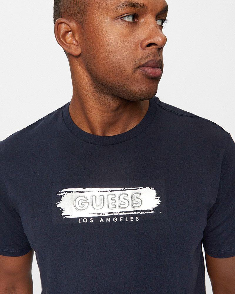 Polera Guess Hombre Ss Bsc Metallic Deboss Logo Tee Azul-1