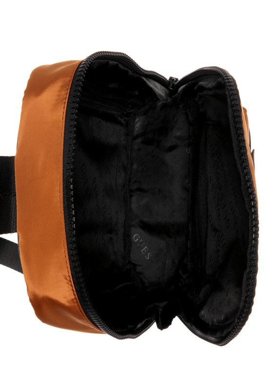 Mochila Guess Hombre Originals Sling Backpack Cafe-2