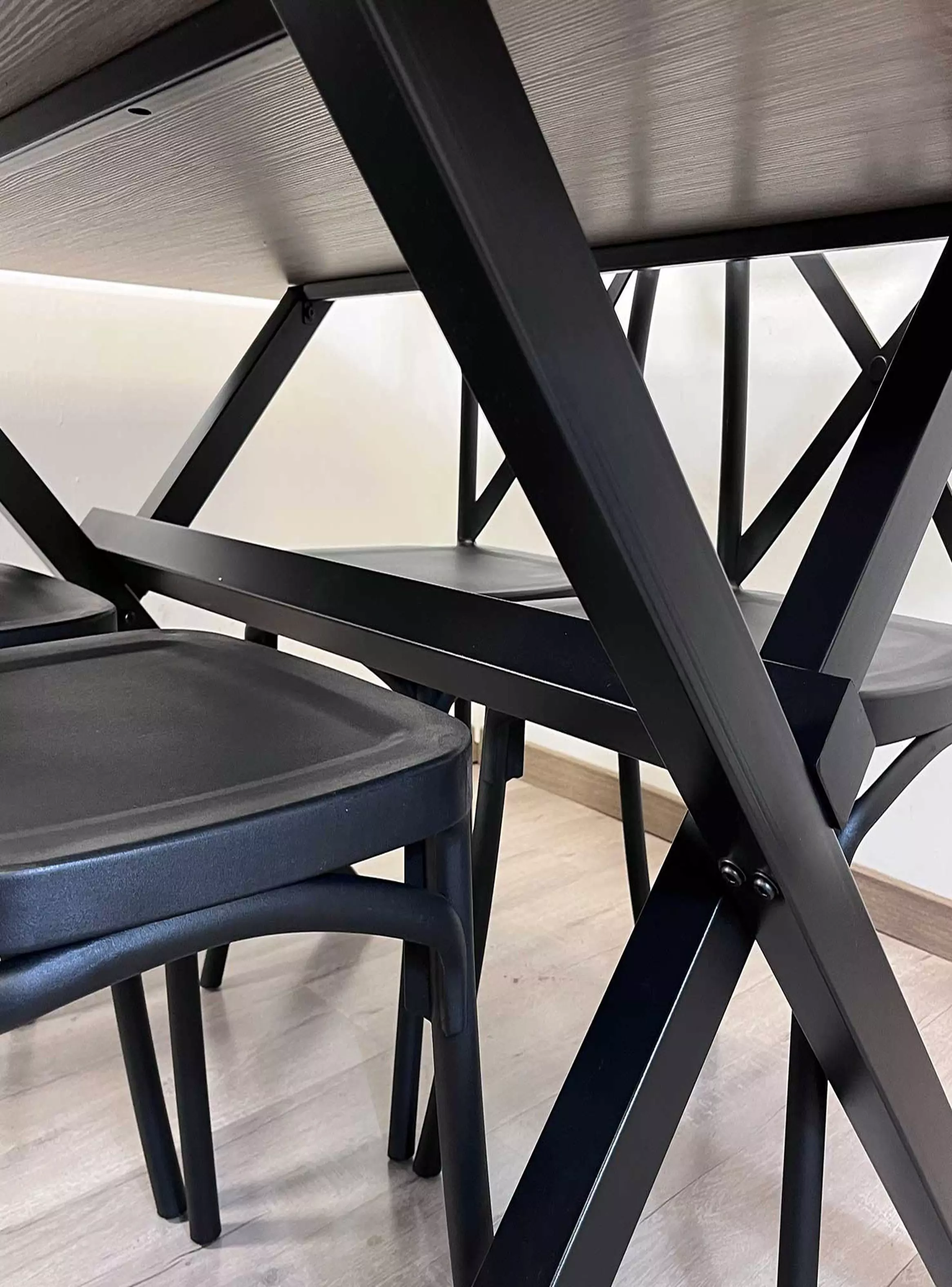Juego de comedor Vermont 4 sillas crossback negras 160 x 90 x 77 cm-5