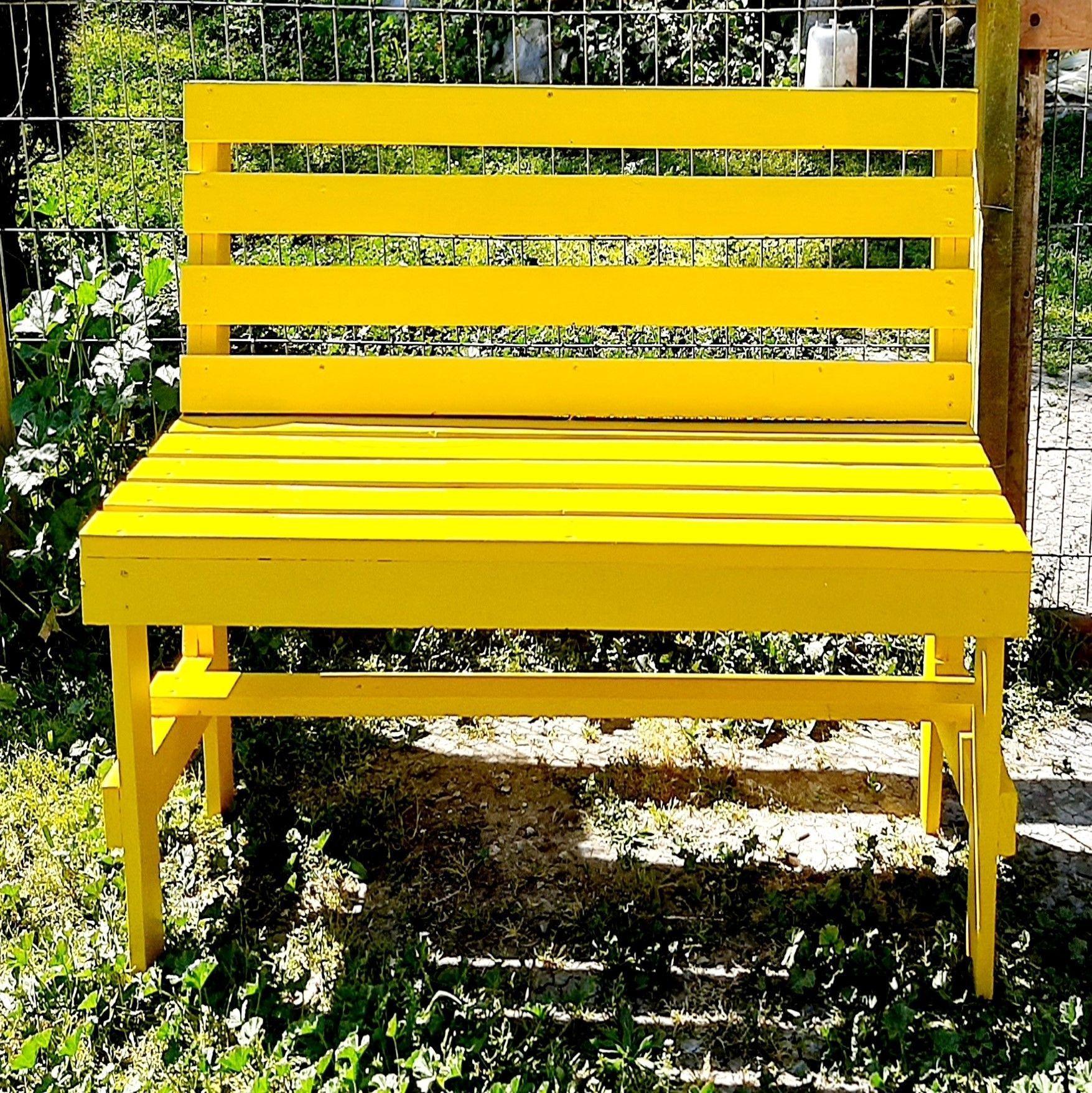 Escaño amarillo de terraza rustico en madera -3