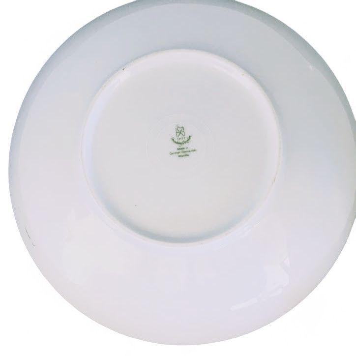 Plato Bajo con Bouquet Floral - Henneberg Porzellan, República Democrática Alemana (1972-1977)-3