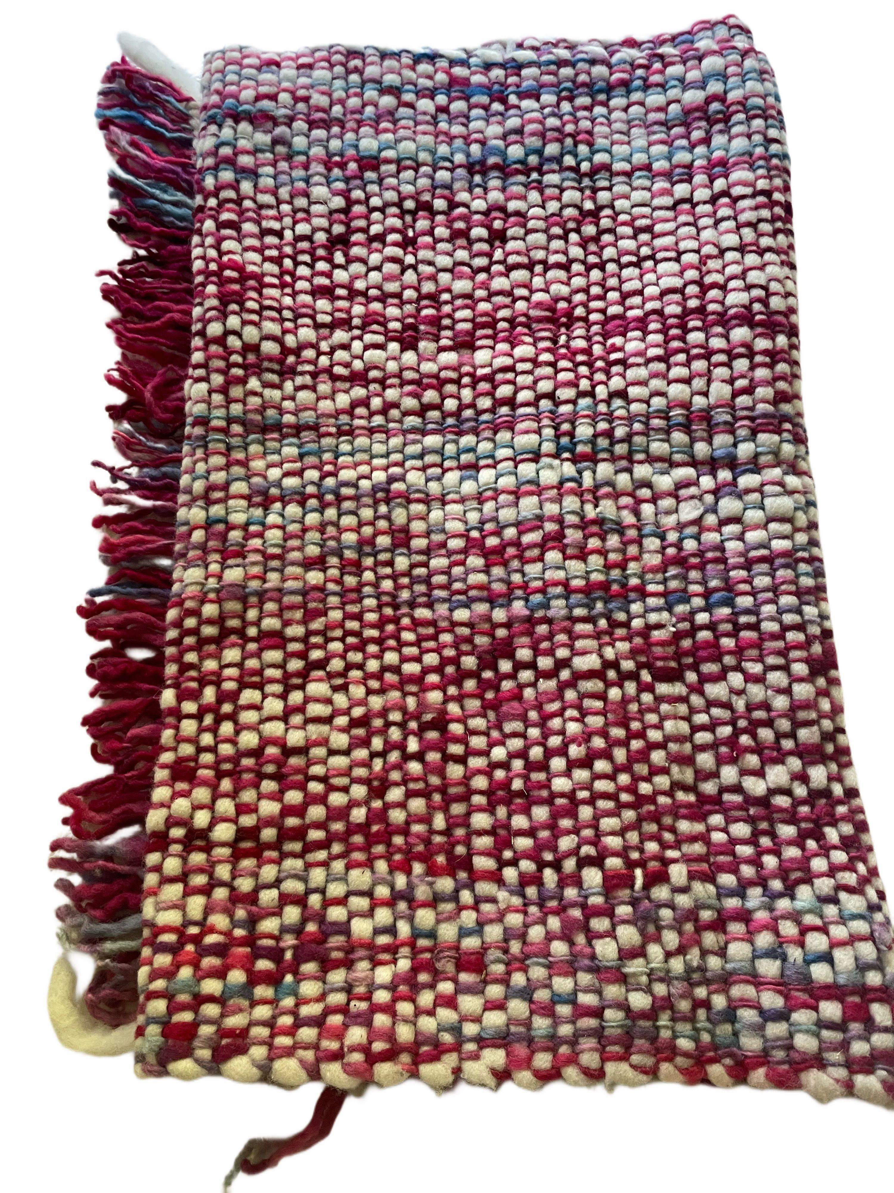 Piecera en telar mapuche y  lana de oveja crema y roja-3
