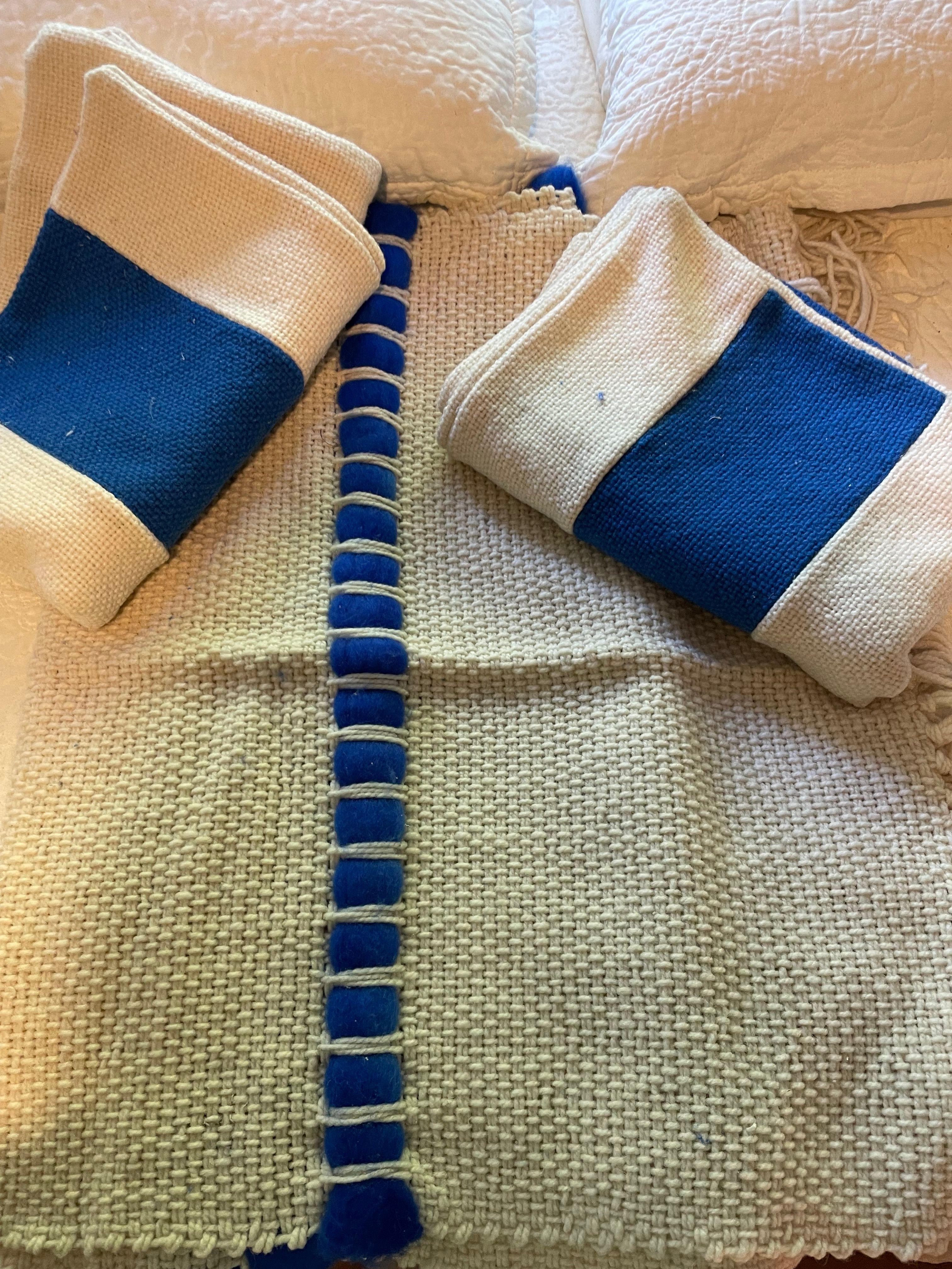 Juego de Piecera a telar con franjas azules y fundas de almohadas-3