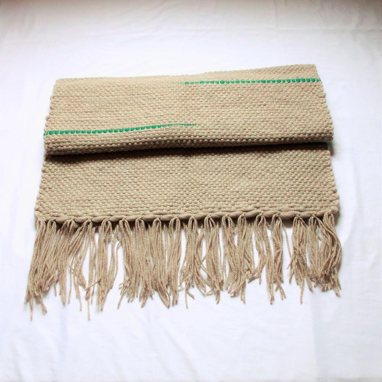 Piecera en lana de oveja gris y lineas verdes-0