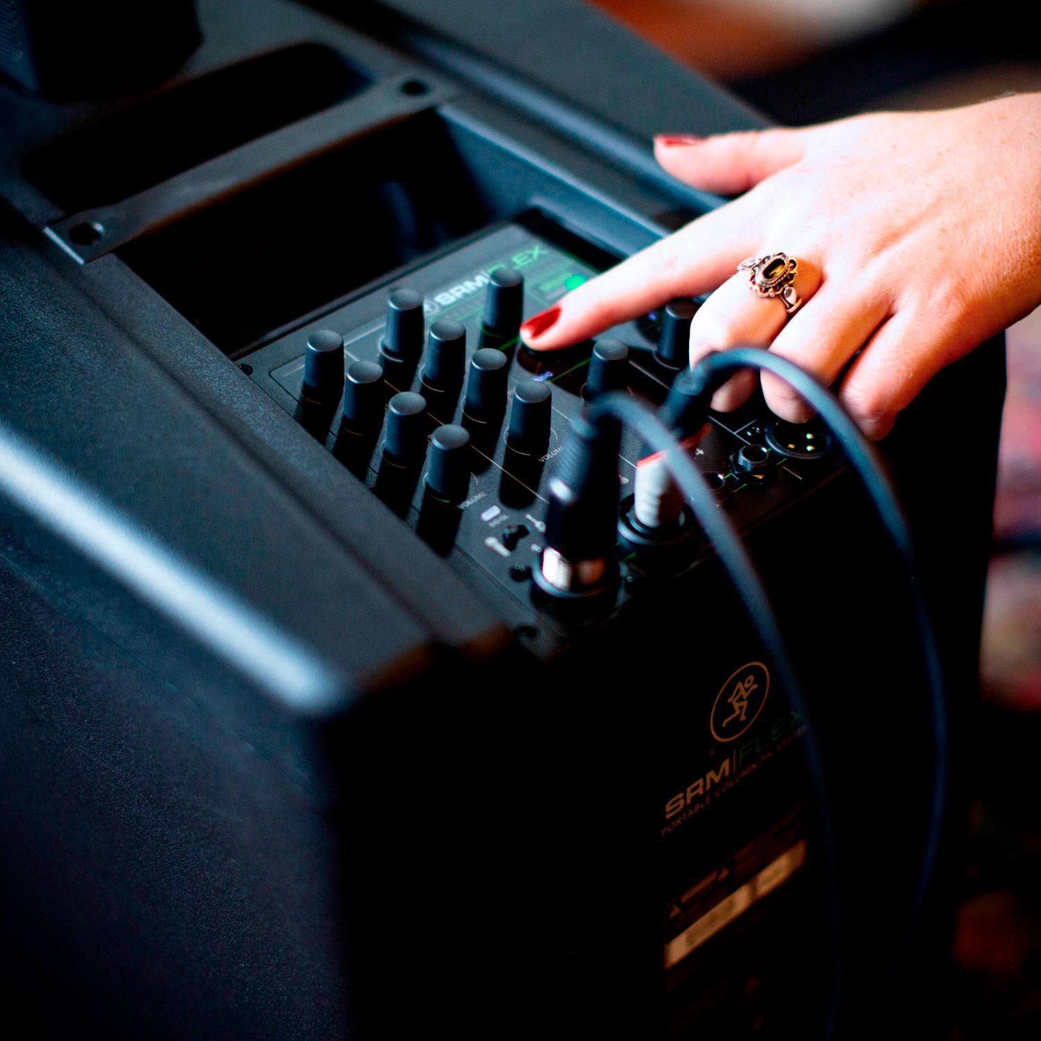 Sistema Line Array Portátil Mackie SRM Flex-7