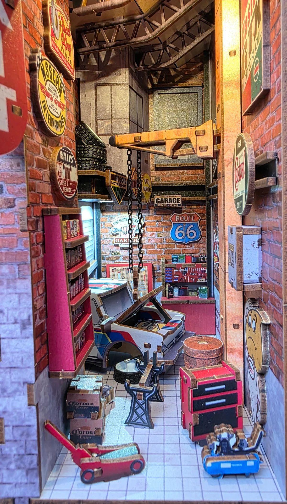 Spike's Garage – Separador de Libros de Taller Mecánico Luz-5