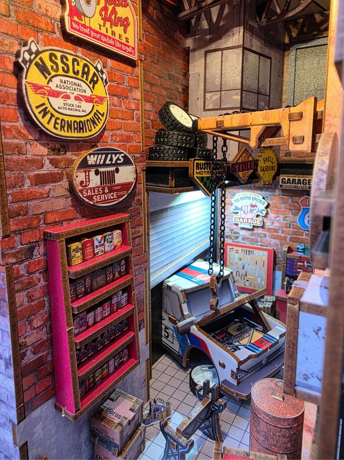 Spike's Garage – Separador de Libros de Taller Mecánico Luz-6