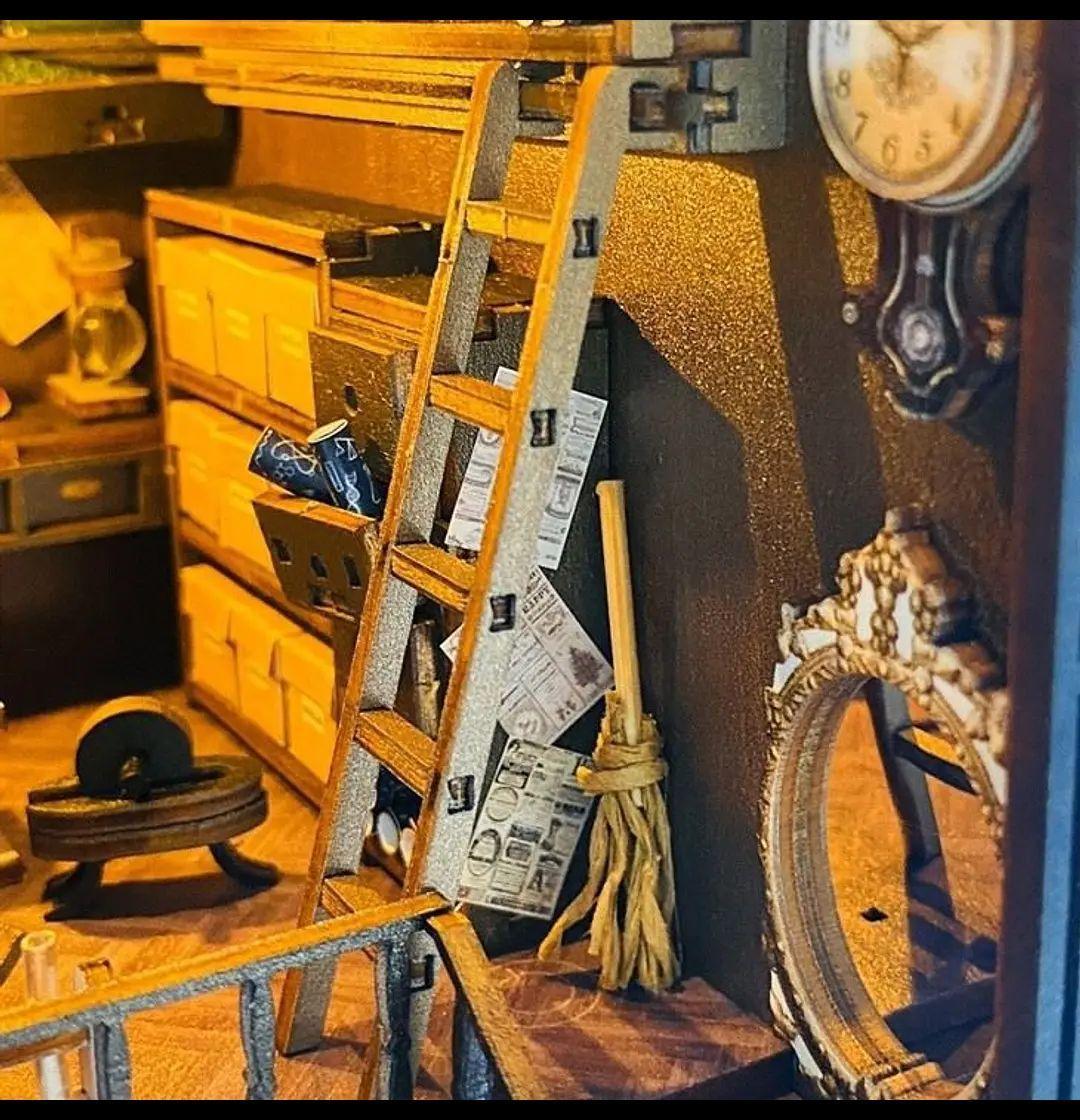 Separador de Libros - Mira Magic House - Booknook-6