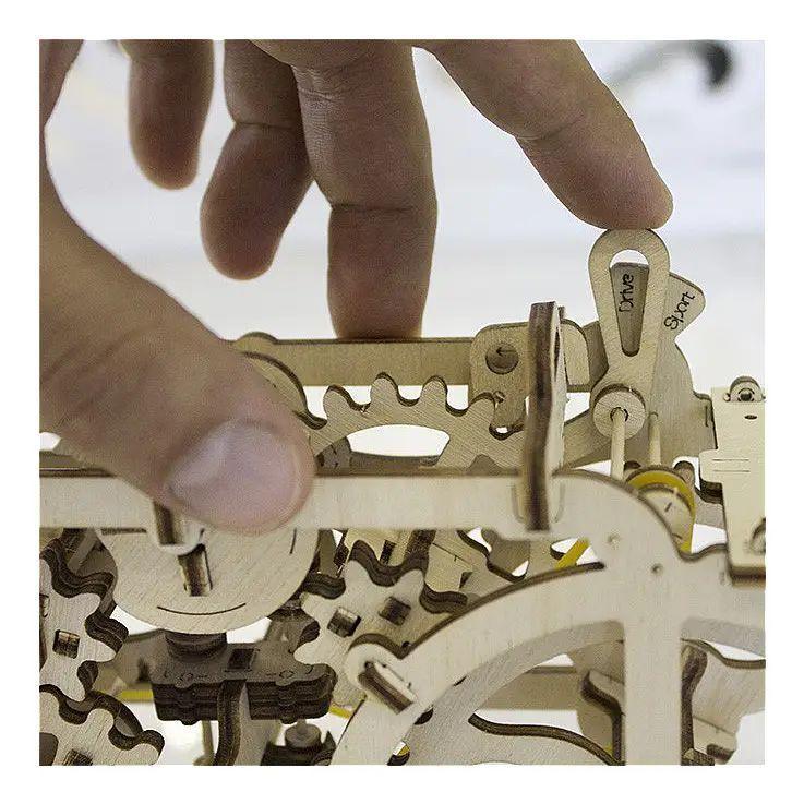 Tractor para armar y jugar con motor con banda de goma-3